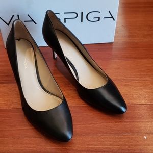 LIKE NEW! Via Spiga black pump. Size 10w.